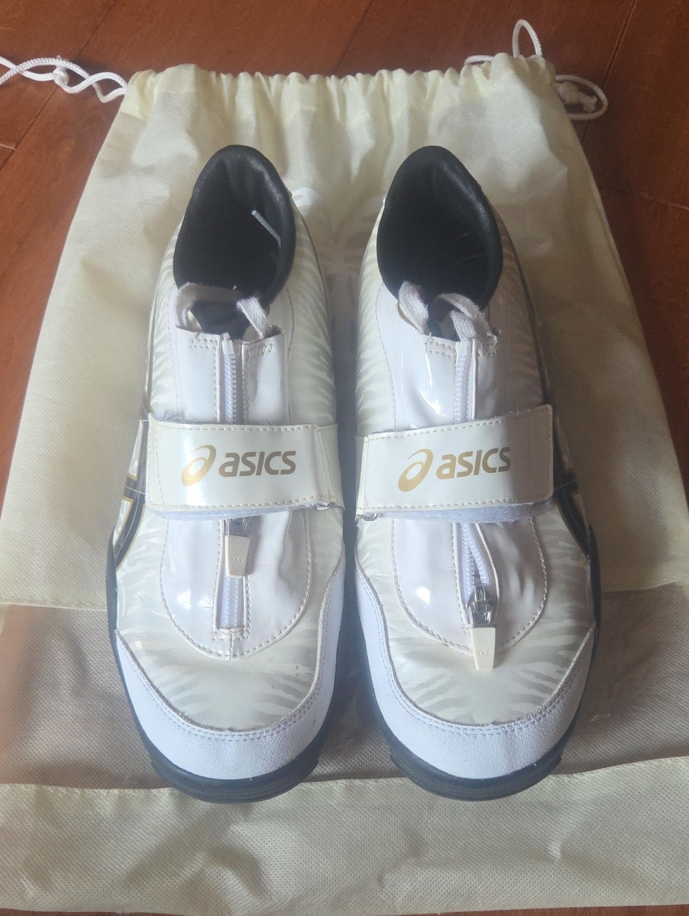 Asics White and Gold Zip-Front Women's Throwing Shoes
